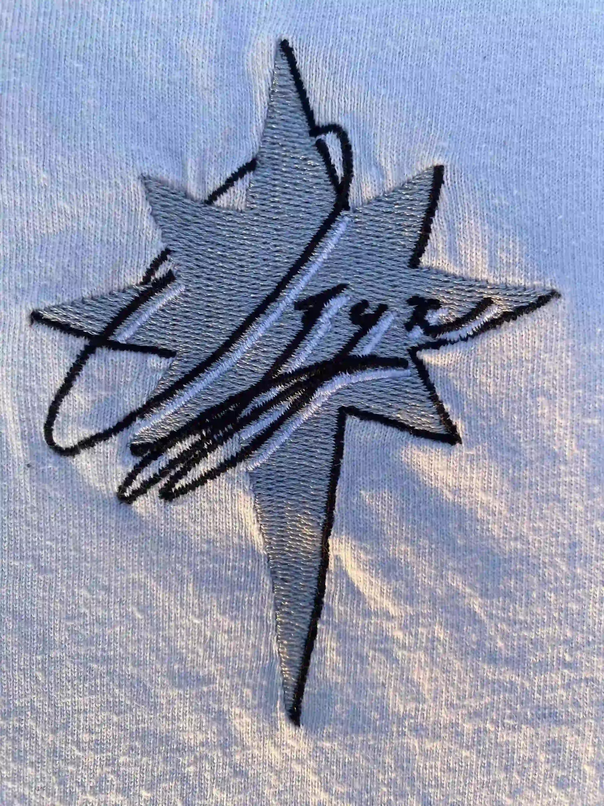 zoom-broderie-etoile-grise-ozyx-t-shirt-worldwide-finition-premium-coton-blanc